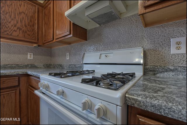 129 Torrey Pines Drive, Santa Teresa, NM 88008