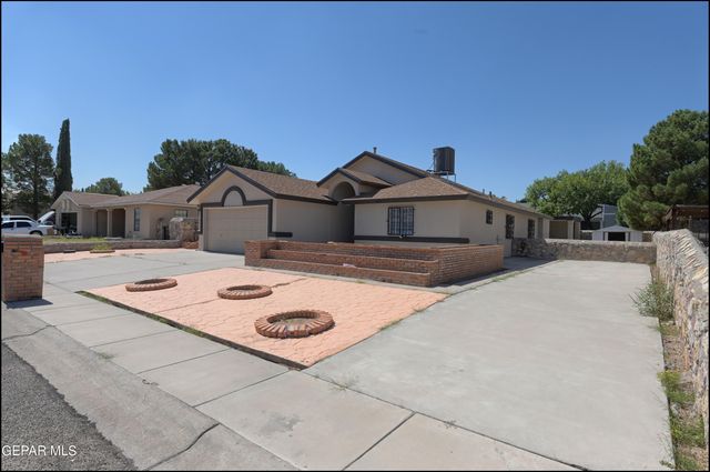 129 Torrey Pines Drive, Santa Teresa, NM 88008