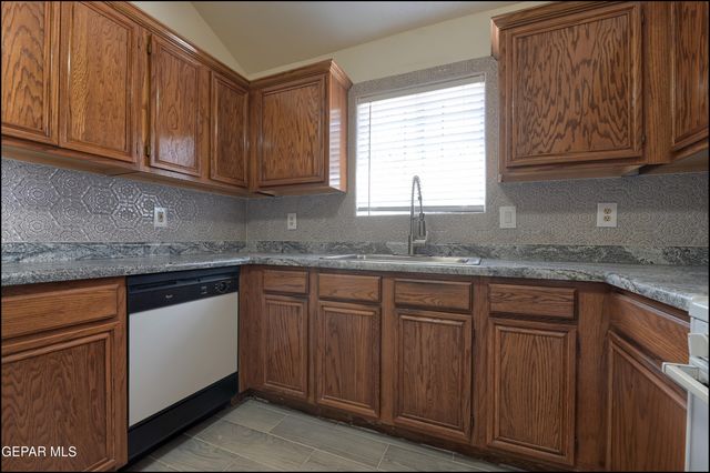 129 Torrey Pines Drive, Santa Teresa, NM 88008