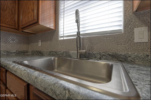 129 Torrey Pines Drive, Santa Teresa, NM 88008