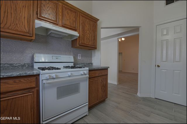 129 Torrey Pines Drive, Santa Teresa, NM 88008