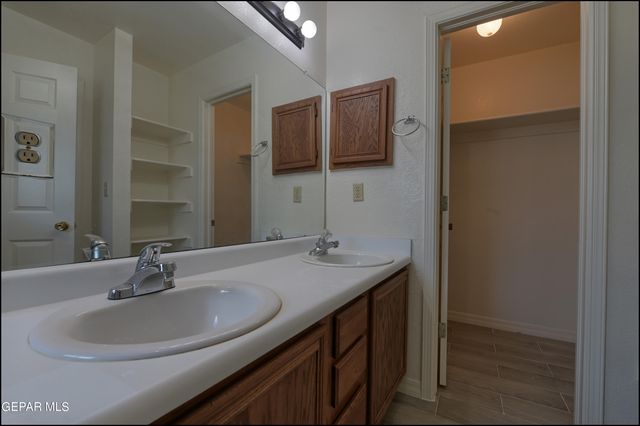 129 Torrey Pines Drive, Santa Teresa, NM 88008