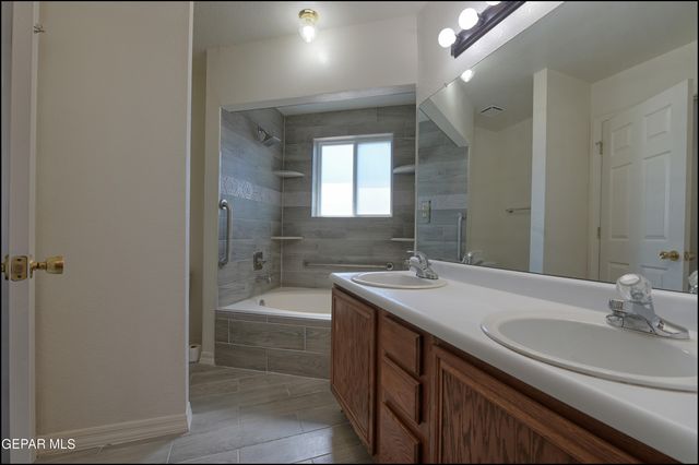 129 Torrey Pines Drive, Santa Teresa, NM 88008