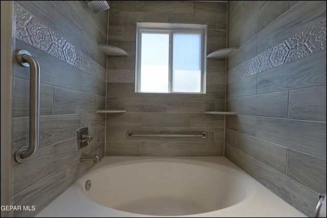 129 Torrey Pines Drive, Santa Teresa, NM 88008