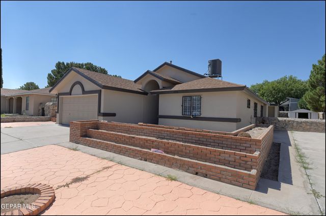 129 Torrey Pines Drive, Santa Teresa, NM 88008