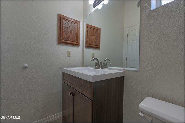 129 Torrey Pines Drive, Santa Teresa, NM 88008