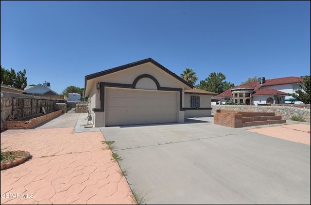 129 Torrey Pines Drive, Santa Teresa, NM 88008