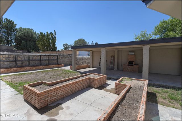 129 Torrey Pines Drive, Santa Teresa, NM 88008