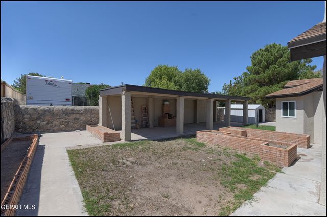 129 Torrey Pines Drive, Santa Teresa, NM 88008