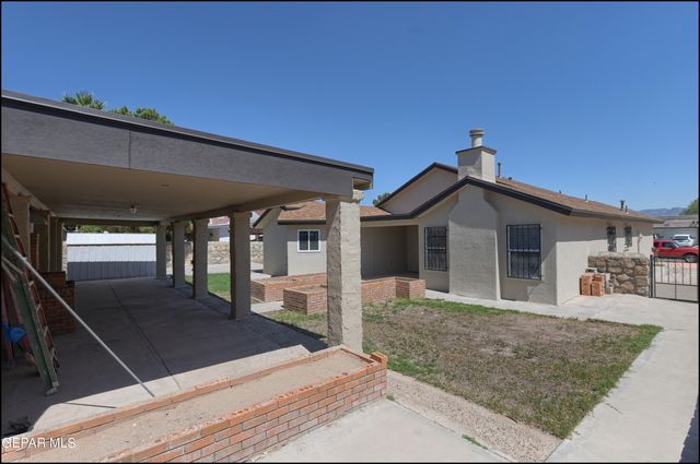 129 Torrey Pines Drive, Santa Teresa, NM 88008