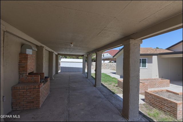 129 Torrey Pines Drive, Santa Teresa, NM 88008