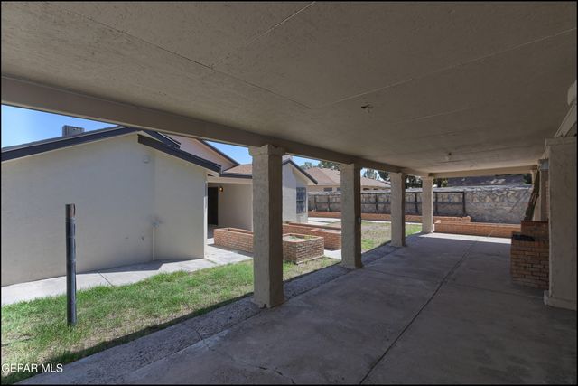 129 Torrey Pines Drive, Santa Teresa, NM 88008