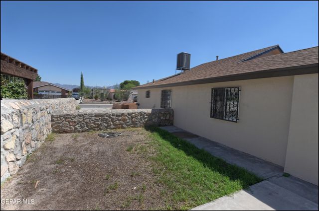 129 Torrey Pines Drive, Santa Teresa, NM 88008