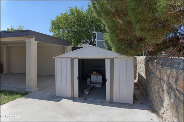 129 Torrey Pines Drive, Santa Teresa, NM 88008