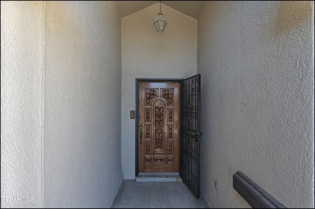 129 Torrey Pines Drive, Santa Teresa, NM 88008