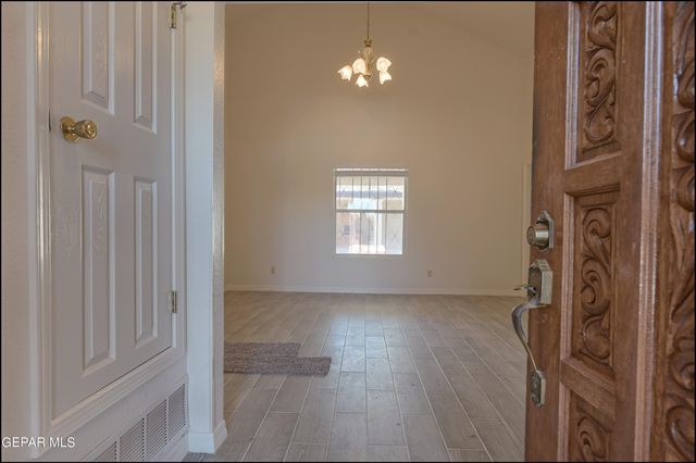 129 Torrey Pines Drive, Santa Teresa, NM 88008