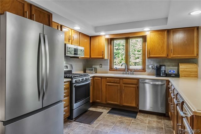 58 Cedar Ridge Drive, West Seneca, NY 14224