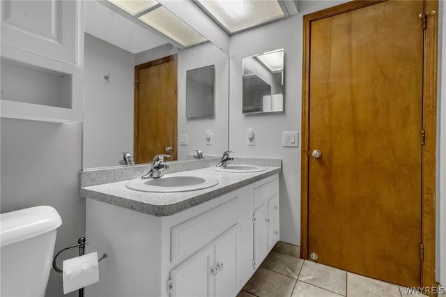 58 Cedar Ridge Drive, West Seneca, NY 14224