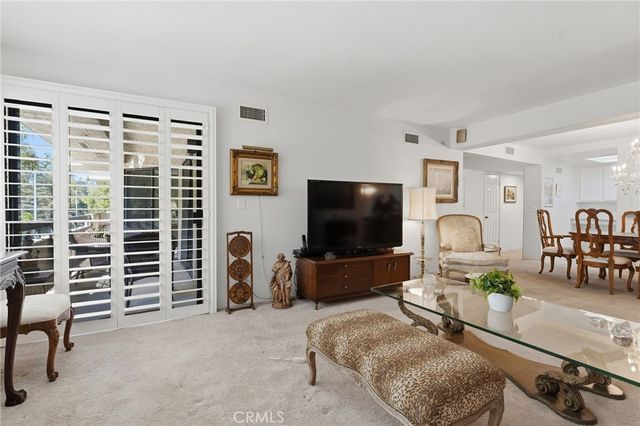 21650 Burbank 203, Woodland Hills, CA 91367