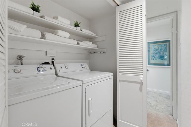 21650 Burbank 203, Woodland Hills, CA 91367