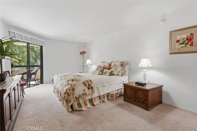 21650 Burbank 203, Woodland Hills, CA 91367