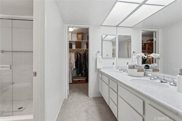 21650 Burbank 203, Woodland Hills, CA 91367