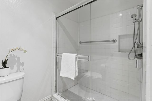 21650 Burbank 203, Woodland Hills, CA 91367