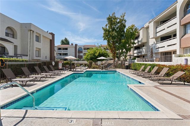 21650 Burbank 203, Woodland Hills, CA 91367