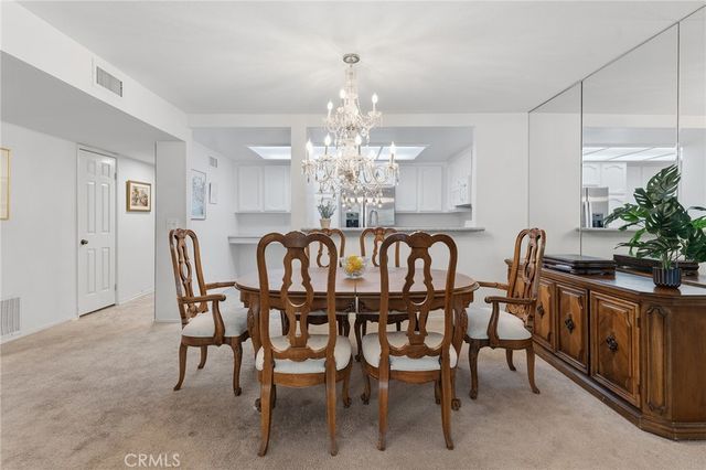21650 Burbank 203, Woodland Hills, CA 91367