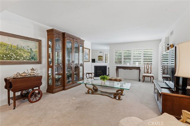 21650 Burbank 203, Woodland Hills, CA 91367