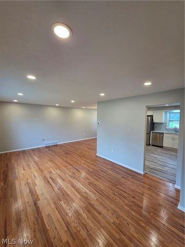 35821 Meyer Avenue, Eastlake, OH 44095