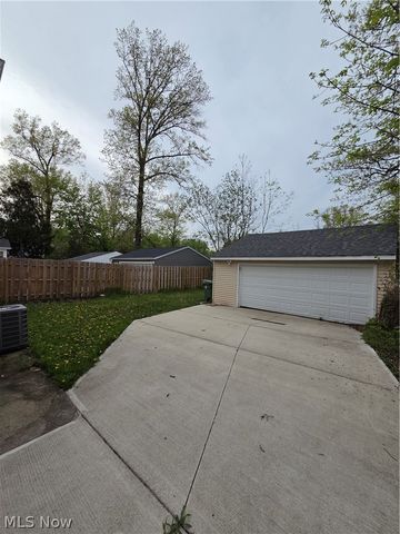 35821 Meyer Avenue, Eastlake, OH 44095