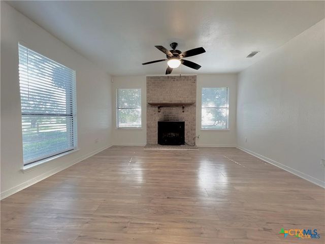 727 Royal Street 709,711,717,719,725 & 727, Salado, TX 76571