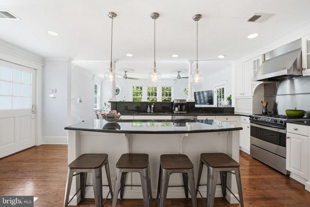 2820 FRANKLIN RD, Arlington, VA 22201