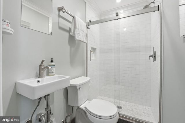 2820 FRANKLIN RD, Arlington, VA 22201