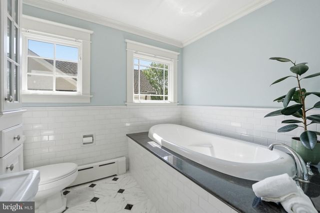 2820 FRANKLIN RD, Arlington, VA 22201