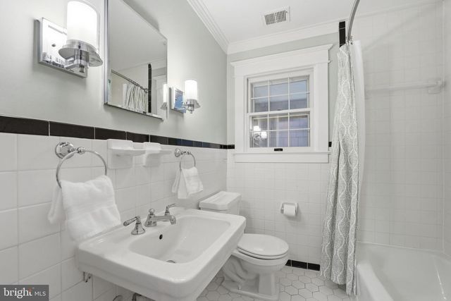 2820 FRANKLIN RD, Arlington, VA 22201