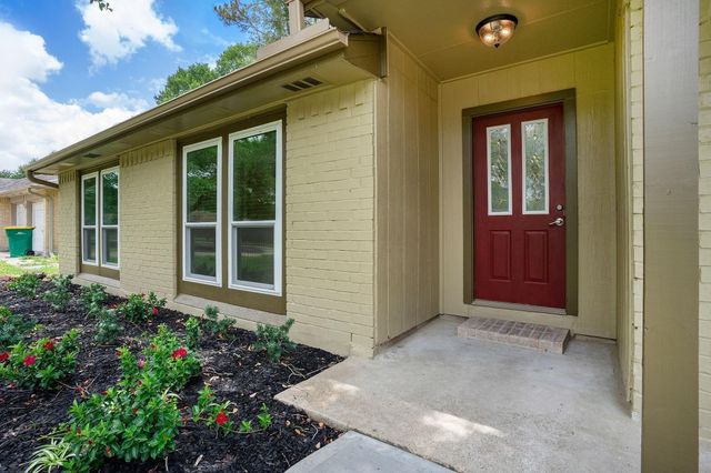 1008 Lost River Drive, Friendswood, TX 77546