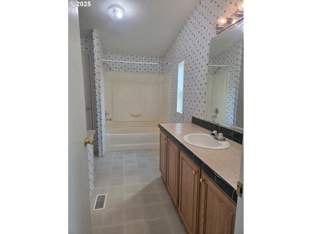 9225 MILL CREEK Rd, Tillamook, OR 97141