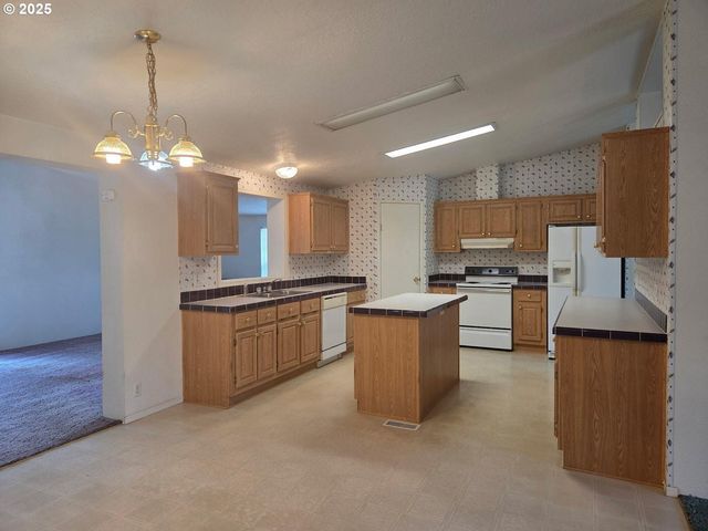 9225 MILL CREEK Rd, Tillamook, OR 97141