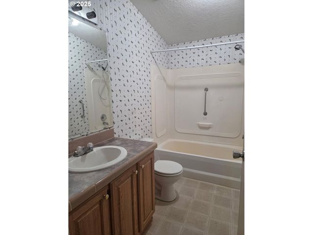 9225 MILL CREEK Rd, Tillamook, OR 97141