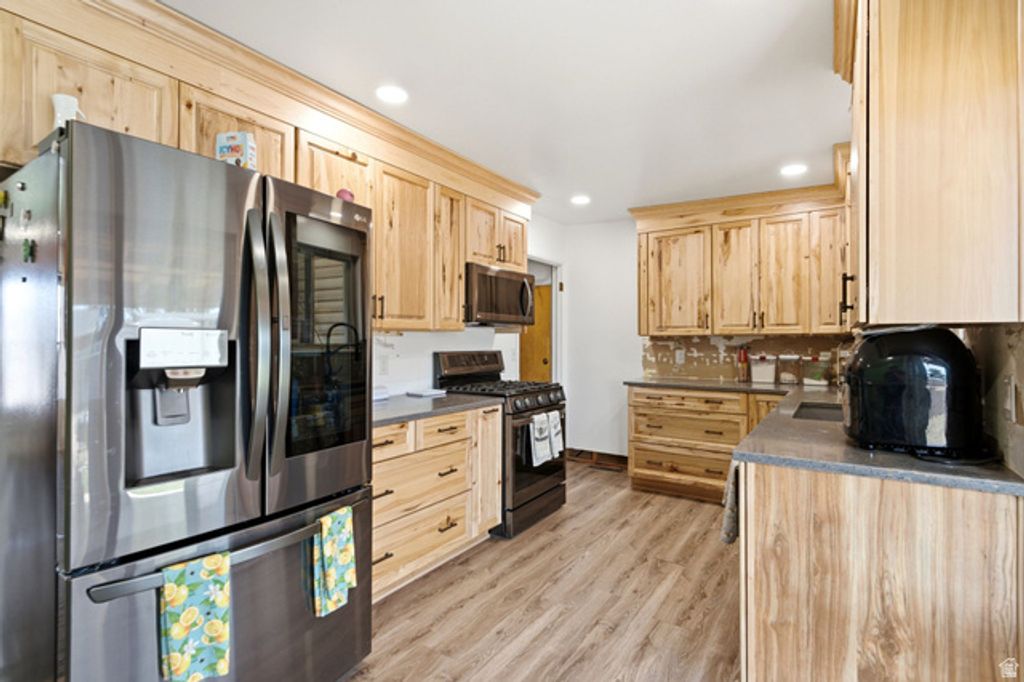 291 W 870 N, Sunset, UT 84015