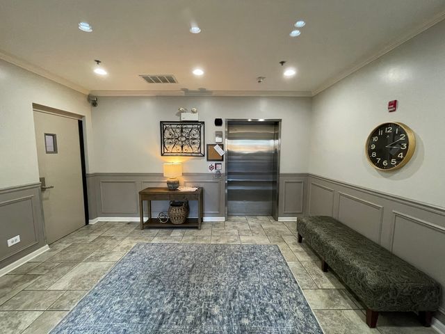 9440 S 51st Avenue 417, Oak Lawn, IL 60453