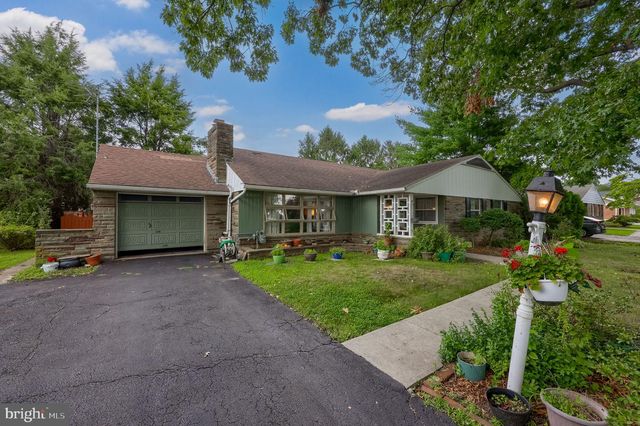 201 MURRY HILL DR, Lancaster, PA 17601