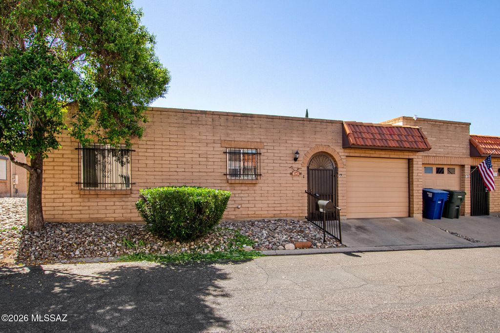 8342 E Cypress Point Lane, Tucson, AZ 85710