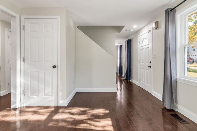 7 Royal Dr, Methuen, MA 01844