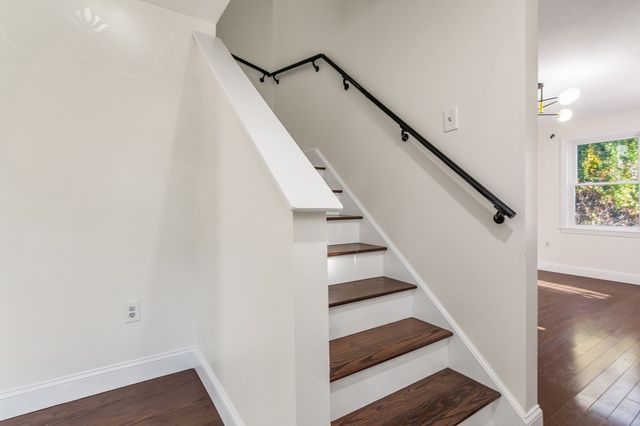 7 Royal Dr, Methuen, MA 01844