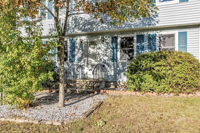 7 Royal Dr, Methuen, MA 01844