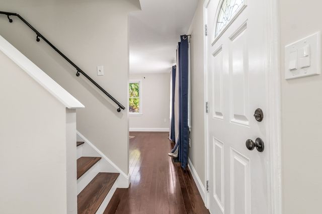 7 Royal Dr, Methuen, MA 01844