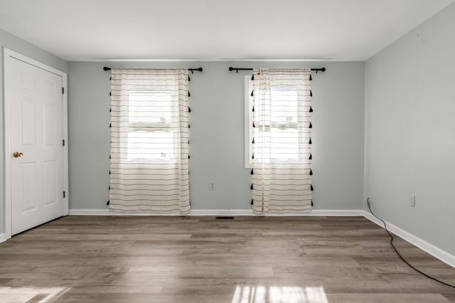 7 Royal Dr, Methuen, MA 01844